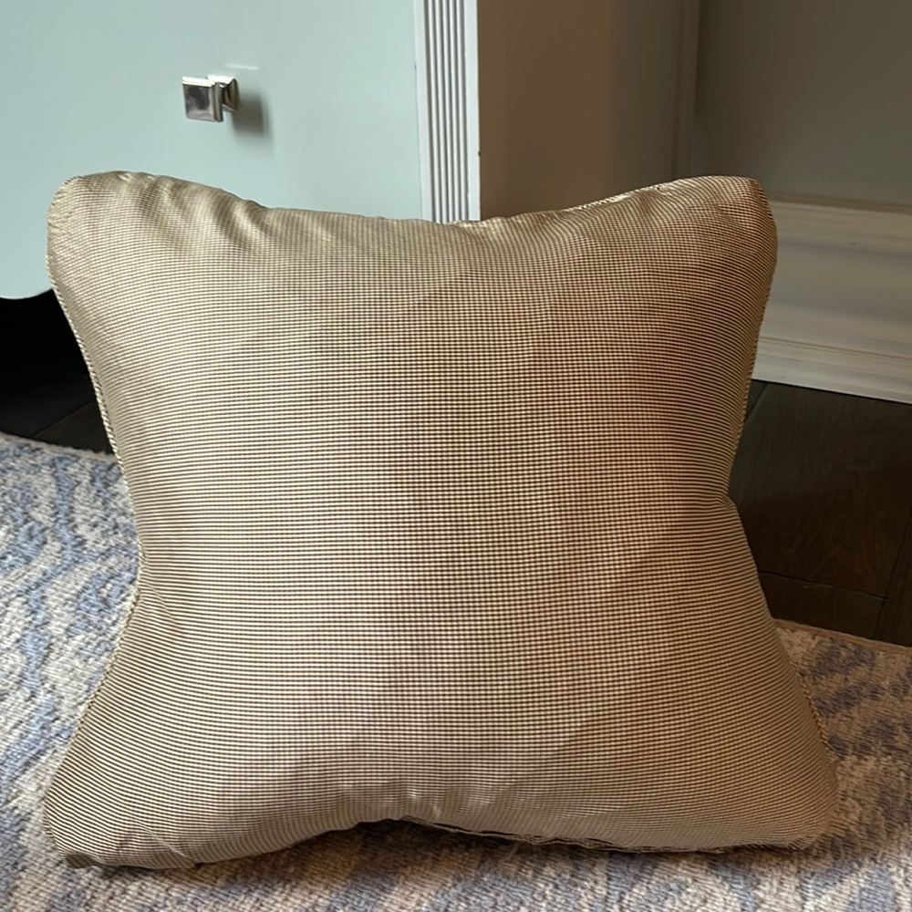 4 custom silk pillows with inserts 18x18 in good condition